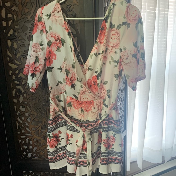 Pink Floral Romper (Never worn) - Picture 2 of 5